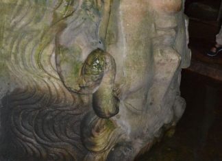 Vakif Hans and Yeni Mosque Hunkar Kasri